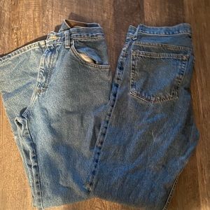 2 pair of men’s jeans size 33x32. Worn but still have life left.